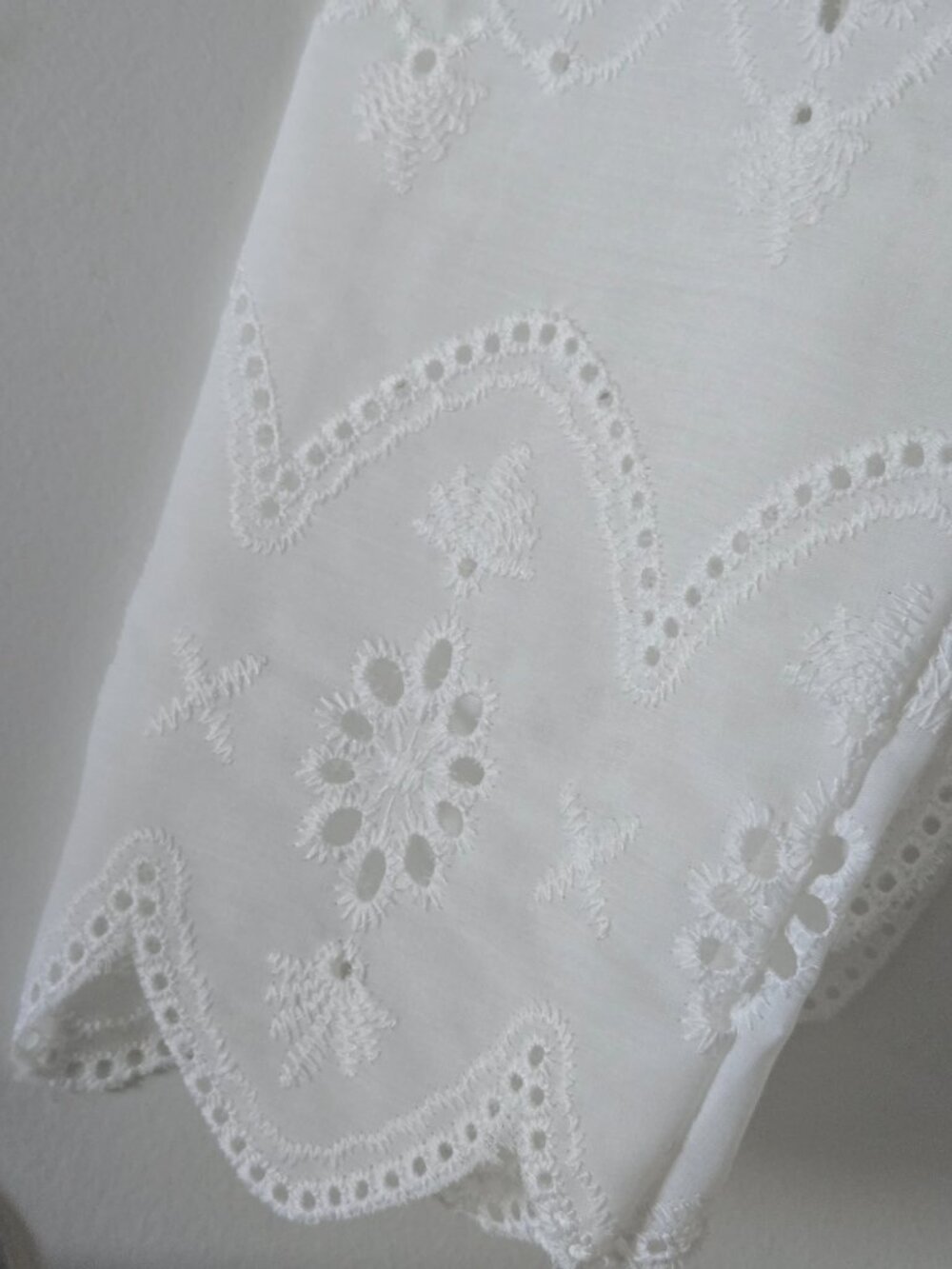 Women’s White Eyelet Embroidered Button-Up Blouse Size 2XL - Picture 2 of 6